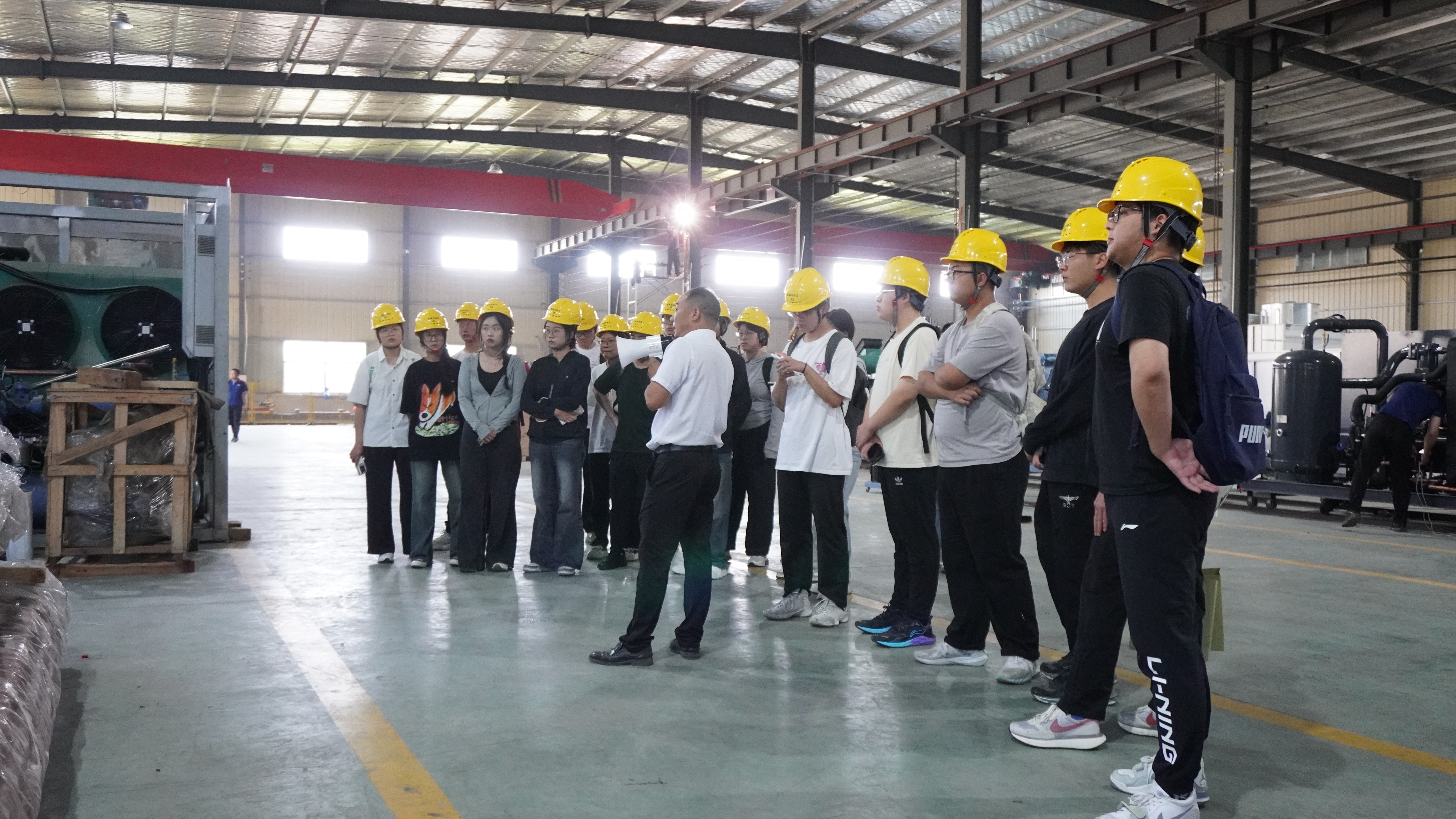 走進(jìn)企業(yè)，促進(jìn)就業(yè)——熱烈歡迎礦大“小黃帽”！